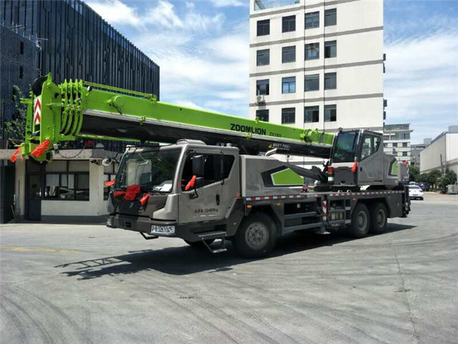 平定县跨街广告牌的高空安装注意事项